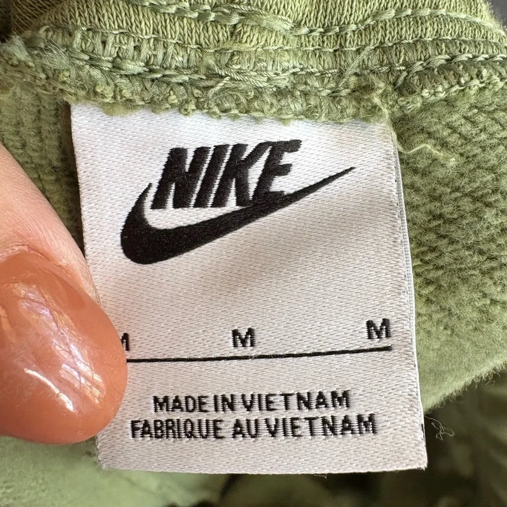 Nike Air Women's Mid-Rise Fleece Joggers size M green preloved no flaws.
